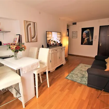 Charming Canal View San Marco Apartment-3